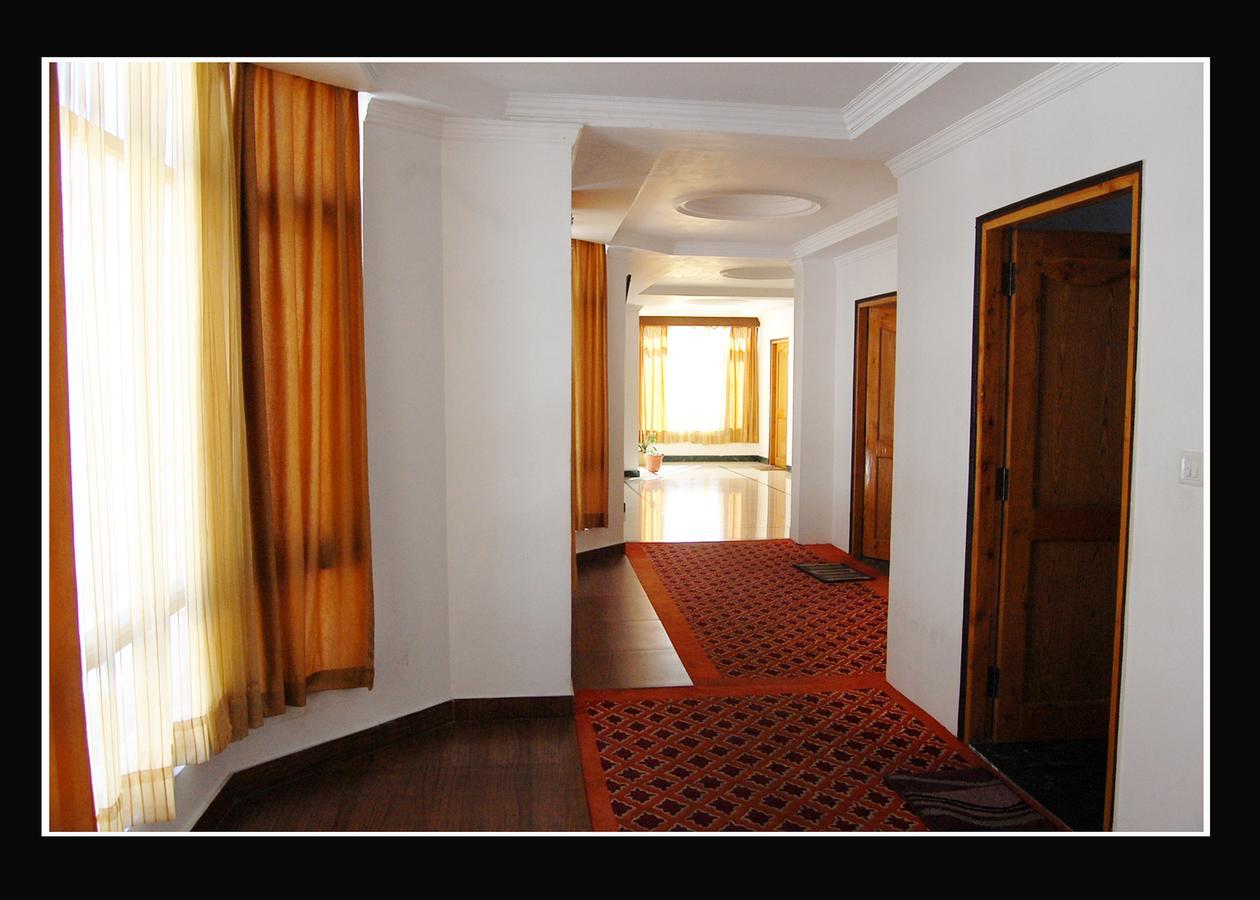 Lords Residency Hotel Manāli Buitenkant foto