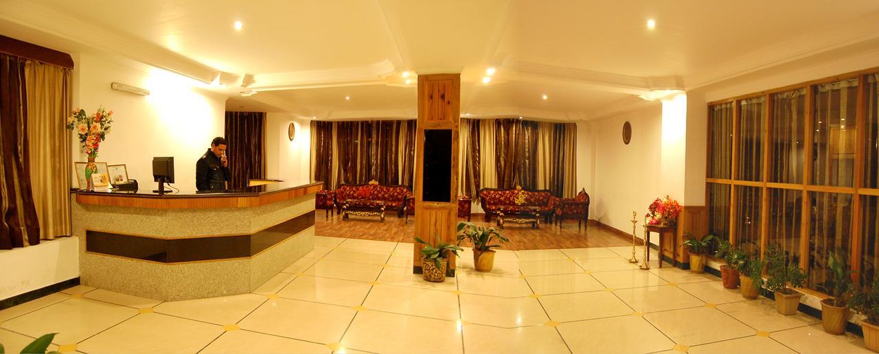 Lords Residency Hotel Manāli Buitenkant foto